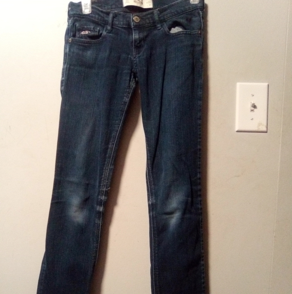 HOLLISTER California blue jeans size 6. 28" waist 30" inseam. Straight leg